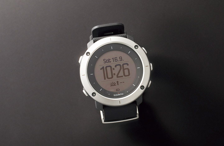 <strong>29.SUUNTO</strong>［スント］（3名）<br />スントの大人気アウトドアウォッチ「トラバース」。GPS計測、ルート作成、高度計、100m防水、ウェザーアラーム……などなど、これでもかってほどの機能をてんこ盛り！　お顔同様のスマートな使い心地も◎。クォーツ。径50mm。SSケース。ラバーベルト。色は写真の色のみ。