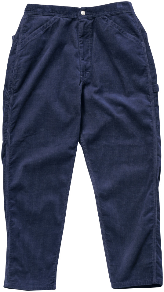 股上やや深め、腿回りゆったりめ