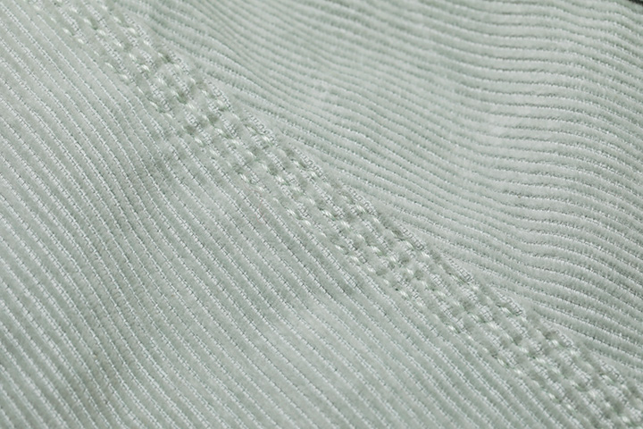 硬派な雰囲気が残るトリプルステッチ