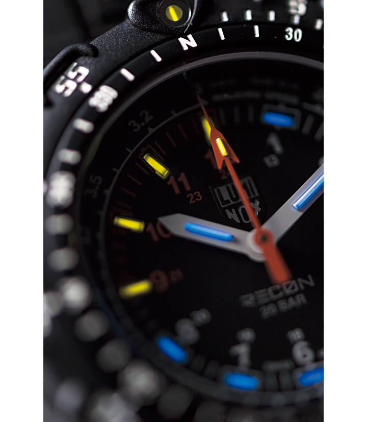 ルミノックスのRECON POINT MAN 8820SERIES Ref.8821.KM