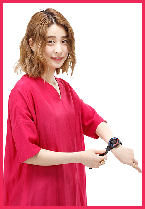 「女性があえてメンズサイズの時計を着けることが流行ってますが、重たい時計はやっばりストレス。その点これは軽く装着でき、嬉しいですね」(浅野さん)