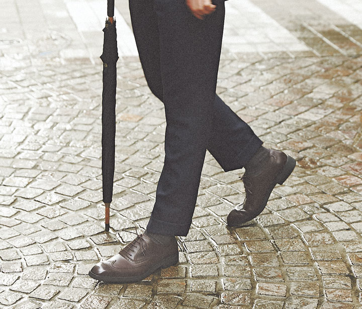 雨の日でも安心なのは“ゴアシック”シューズ