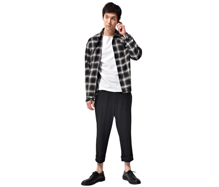 モノトーンで精悍に見せるのも◎