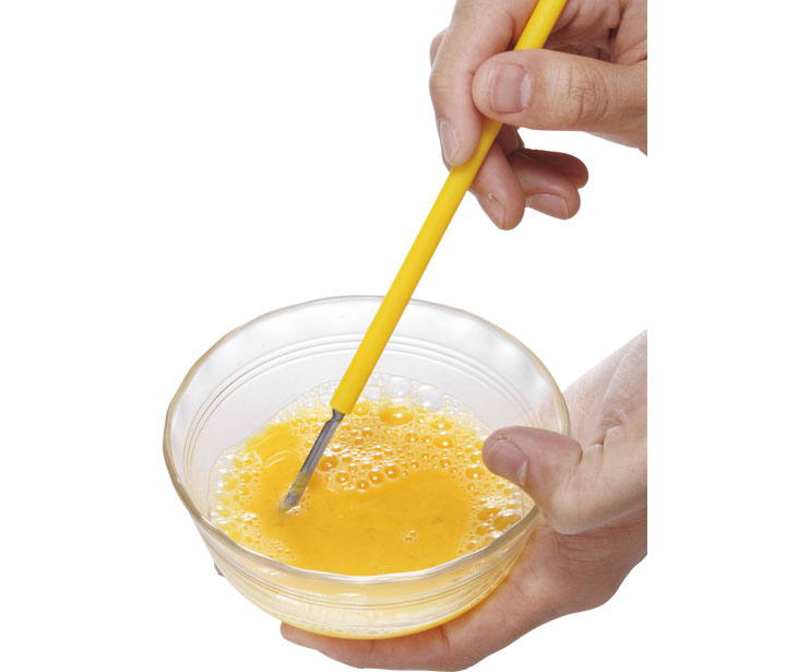 醤油やご飯と偏りなく絡められるように、黄身と白身はしっかり混ざるよう攪拌すべし。