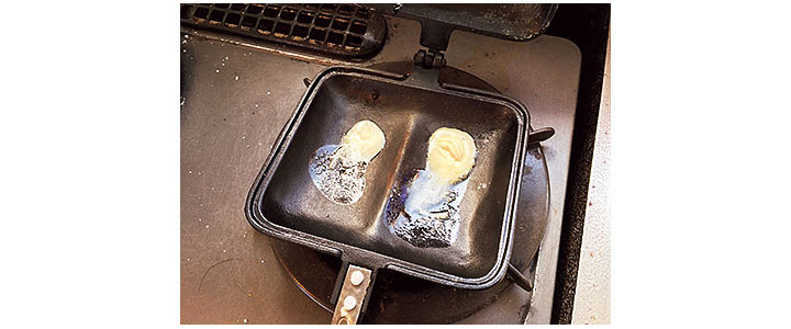 両面にバターを塗る。