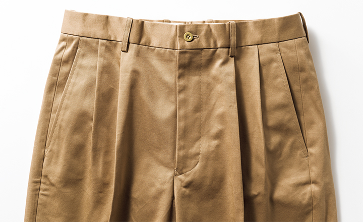 サイベーシックスのツータックトラウザーズ アップ