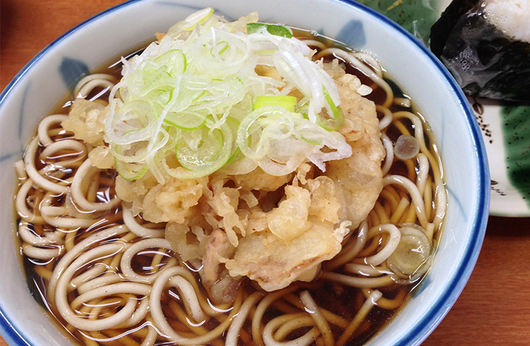 紅ショウガ天の歴史を紐解きながら実食「名代 富士そば」の紅生姜天そば【市ケ谷】