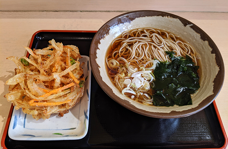 紅ショウガ天の歴史を紐解きながら実食「名代 富士そば」の紅生姜天そば【市ケ谷】