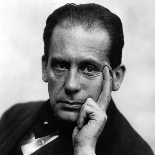 初代校長 Walter Gropius ヴァルター・グロピウス