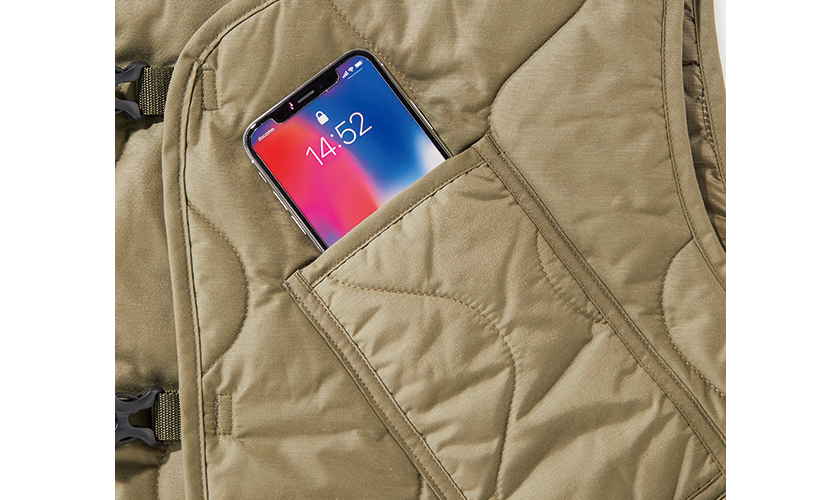斜め35°にお辞儀したポケット