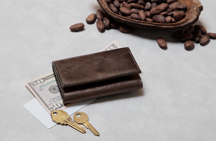 今年のバレンタインデーは、チョコ色キーケースで彼女の♡をオープン