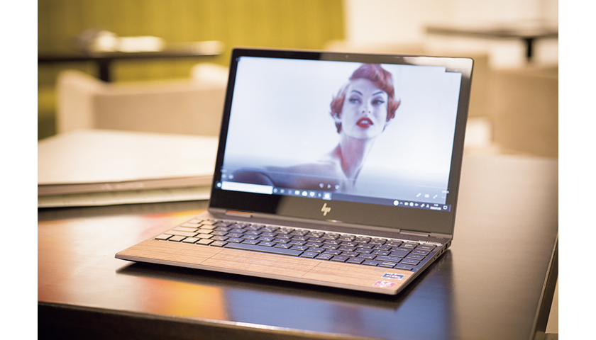 HPのENVY x360 13 Wood Edition