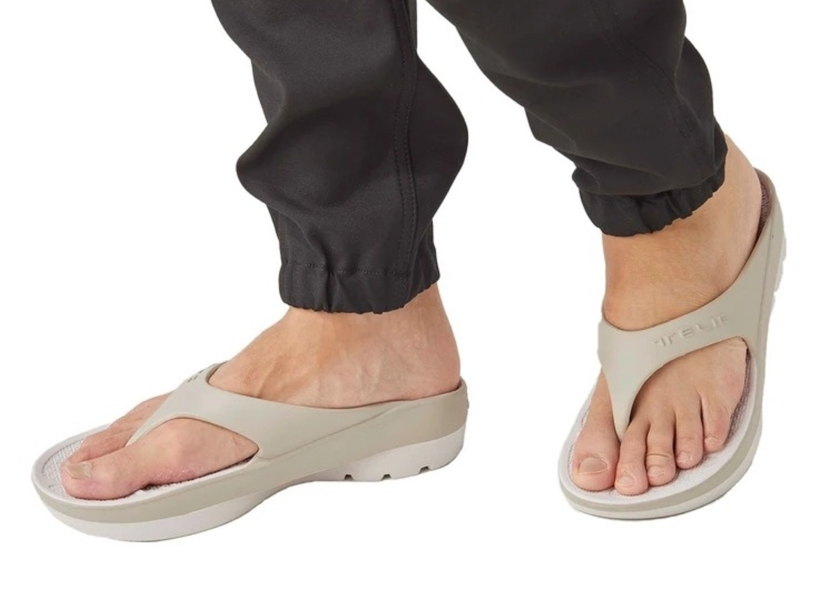 【驚きのコスパ】U-5000円! 下北沢病院監修の足に優しいサンダルが凄い!