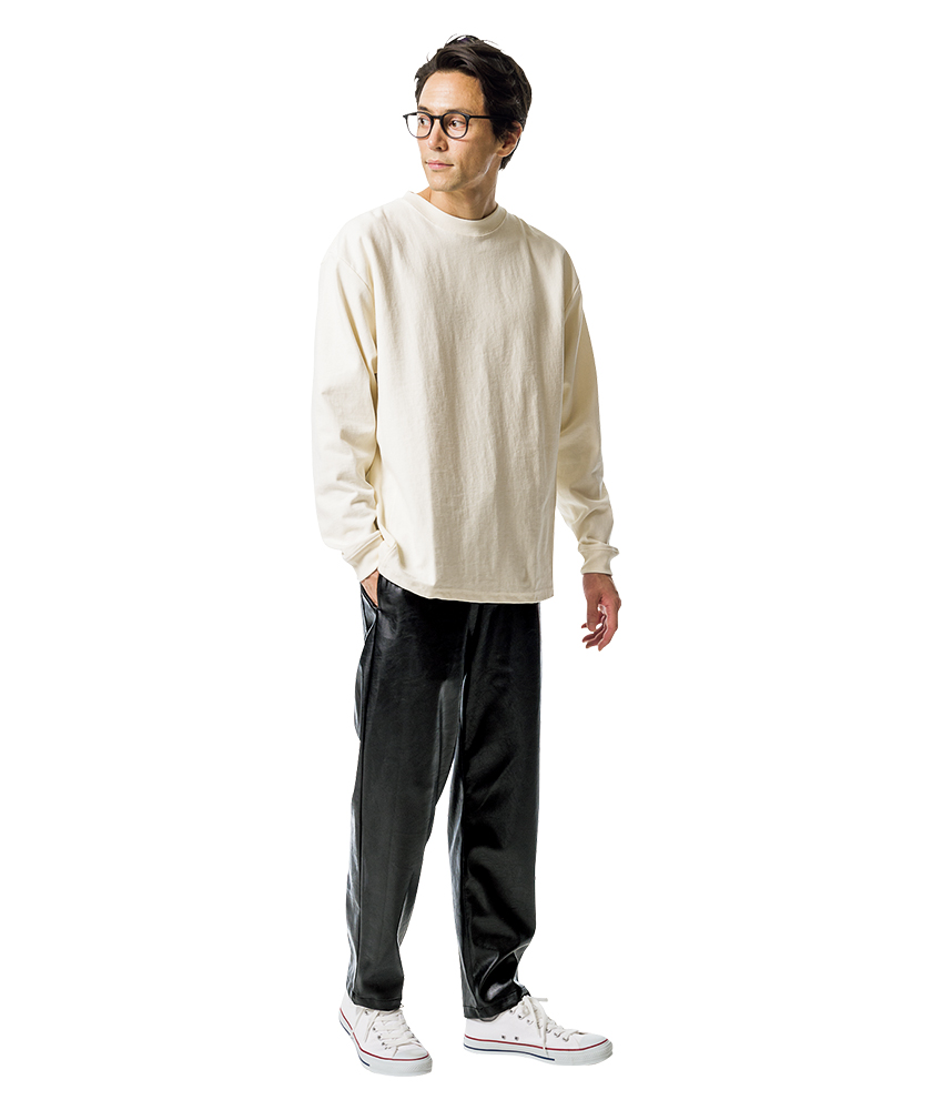 ユニバーサルオーバーオール×ジーンズファクトリーのエコレザー シェフパンツ