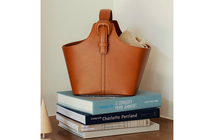 土屋鞄パーペチュアルカレンダー レザー製置き型カレンダー 2025壁の