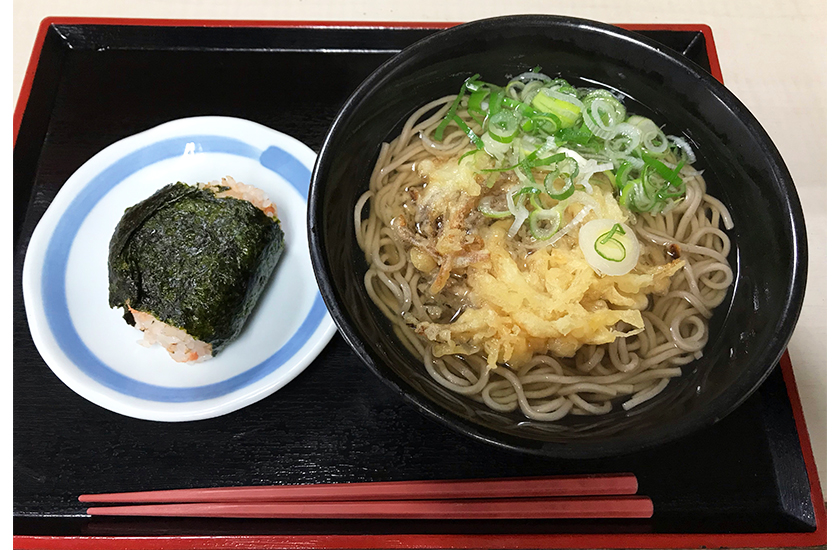 ごん兵衛 天ぷらそば おにぎり 半カレー