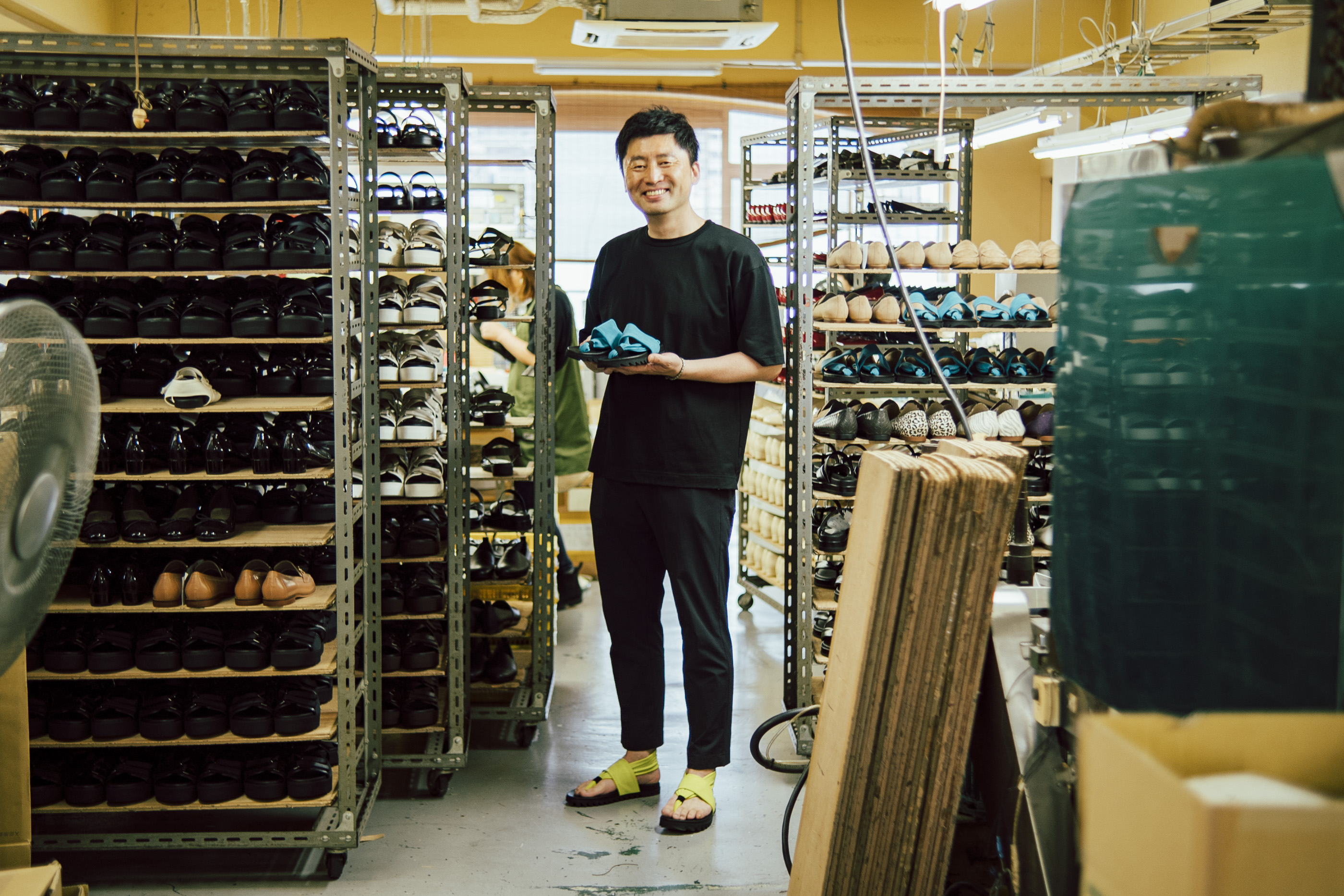 どう見ても陶器なのに、落としても割れない⁉ 漆職人の技術を活かした革命的食器[前編]【ビギニン#48】