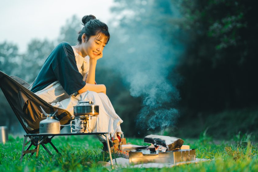 焚き火台で鉄板焼きも楽しめる!? 一石二鳥のま～るい映え焚き火台