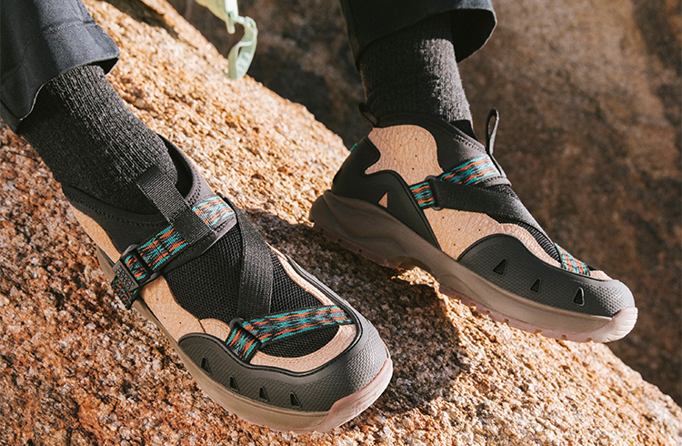 Tevaの名作ハイクシューズがアップデートして復活!!｜雑誌Begin(ビギン