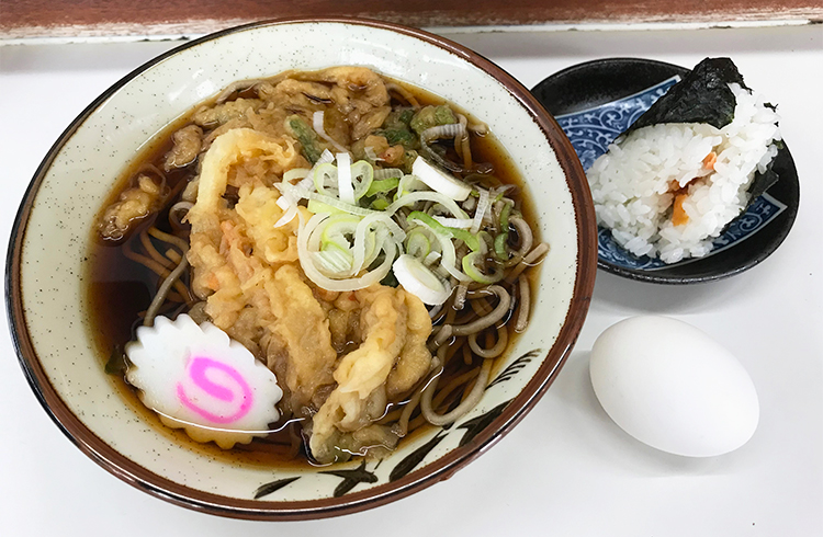 駅そばの高級品「住よし」の名古屋コーチンきしめん【名古屋】