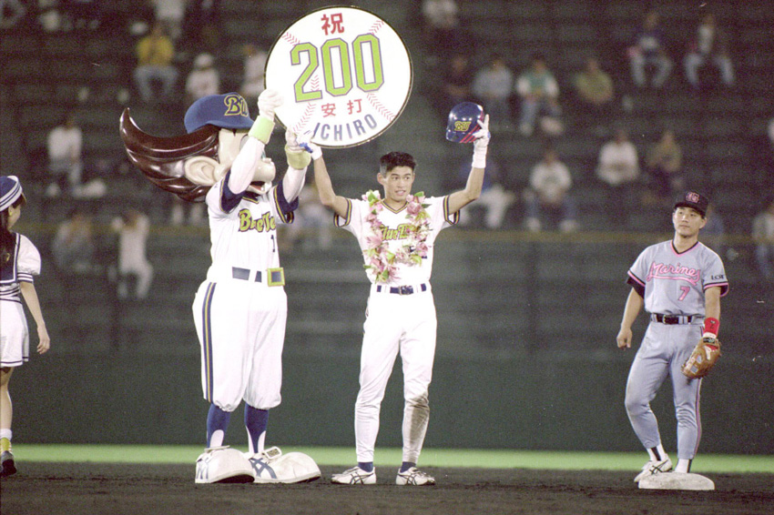 1994年史上初となるシーズン200安打を達成しMVPを獲得したイチロー（オリックス）