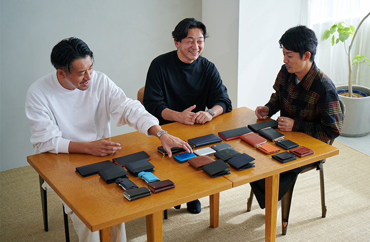 【Apple Watchがヴィンテージ風に！】唐草模様で装飾されたApple Watchのステンレスバンド【レミ レリーフ】