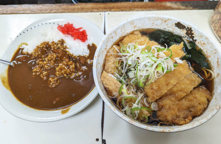 紅ショウガ天の歴史を紐解きながら実食「名代 富士そば」の紅生姜天そば【市ケ谷】