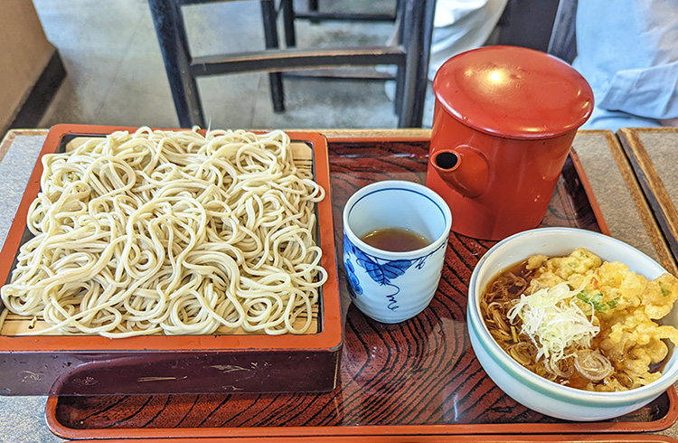 駅そばの高級品「住よし」の名古屋コーチンきしめん【名古屋】