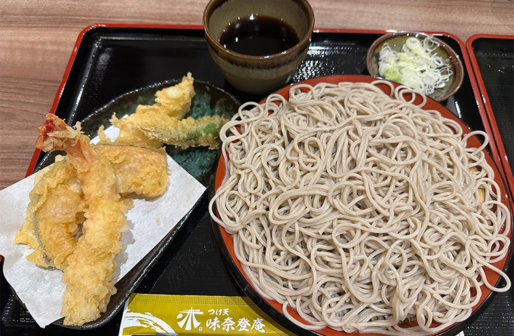 駅そばの高級品「住よし」の名古屋コーチンきしめん【名古屋】