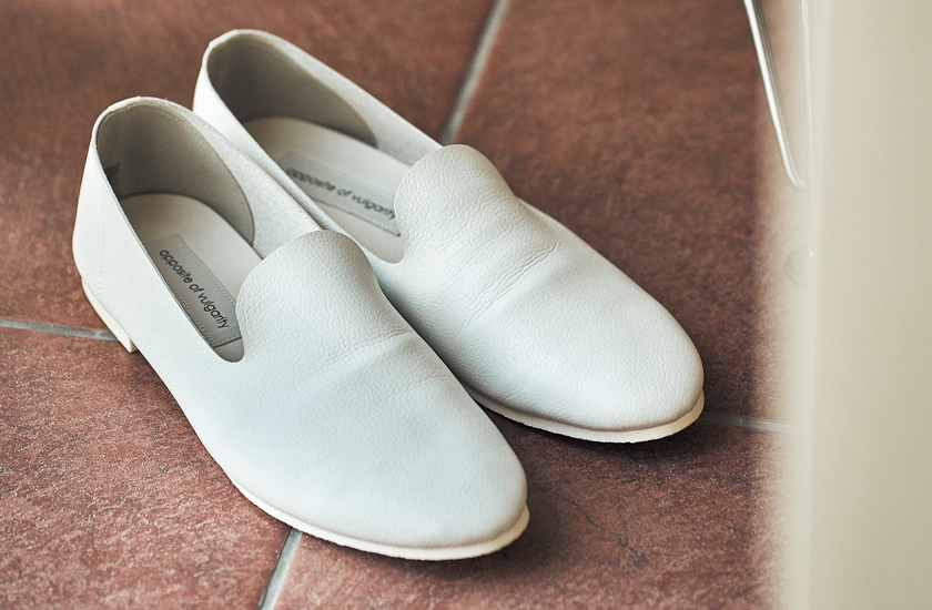 opposite of vulgarity オポジットオブブルガリティのフラットシューズ