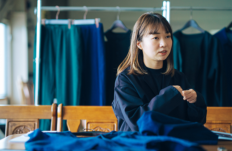 どう見ても陶器なのに、落としても割れない⁉ 漆職人の技術を活かした革命的食器[後編]【ビギニン#48】