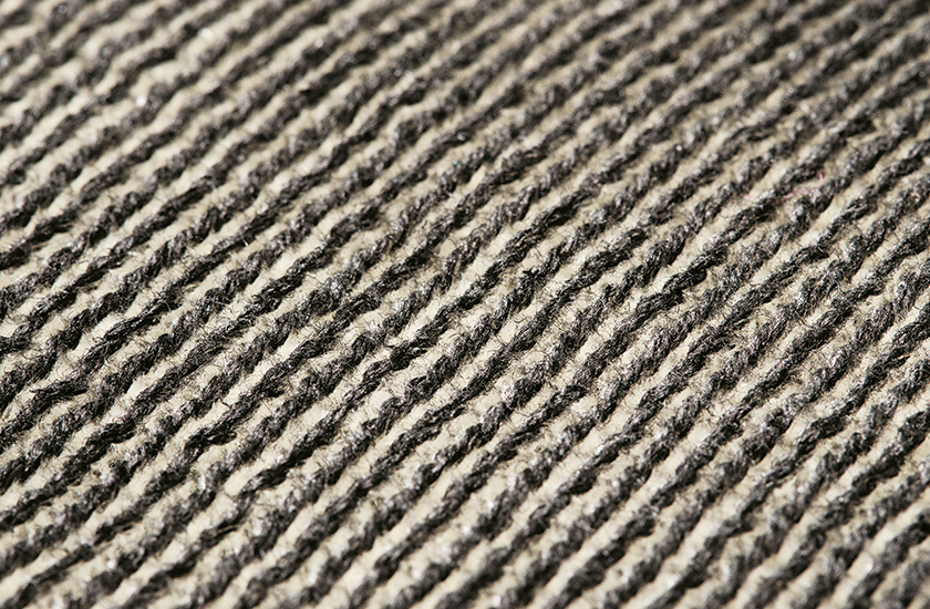 着古したスウェットのムラ感をエアブラシ加工で表現！｜雑誌