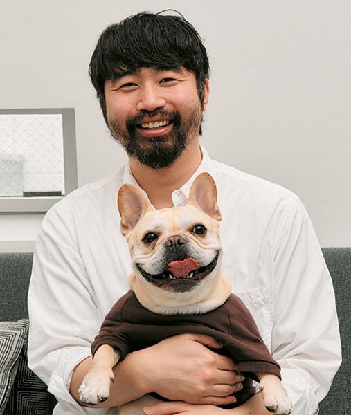 カーニー デザイナーの熊谷富士喜さんとフレンチブルドッグのBOBくん