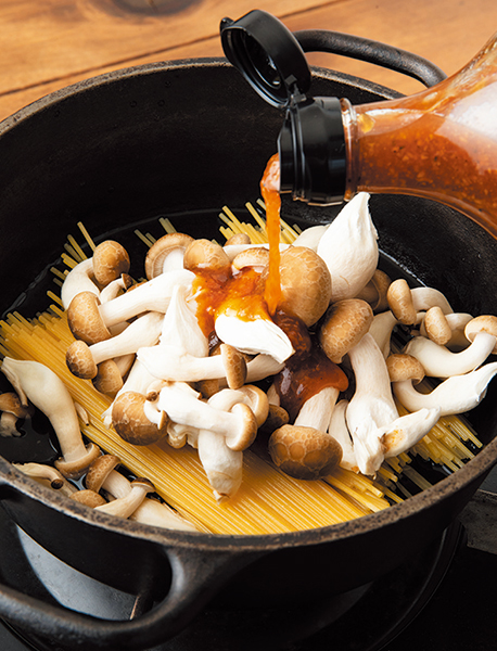 ダッチオーブンレシピ ハマグリとしめじの和風パスタ