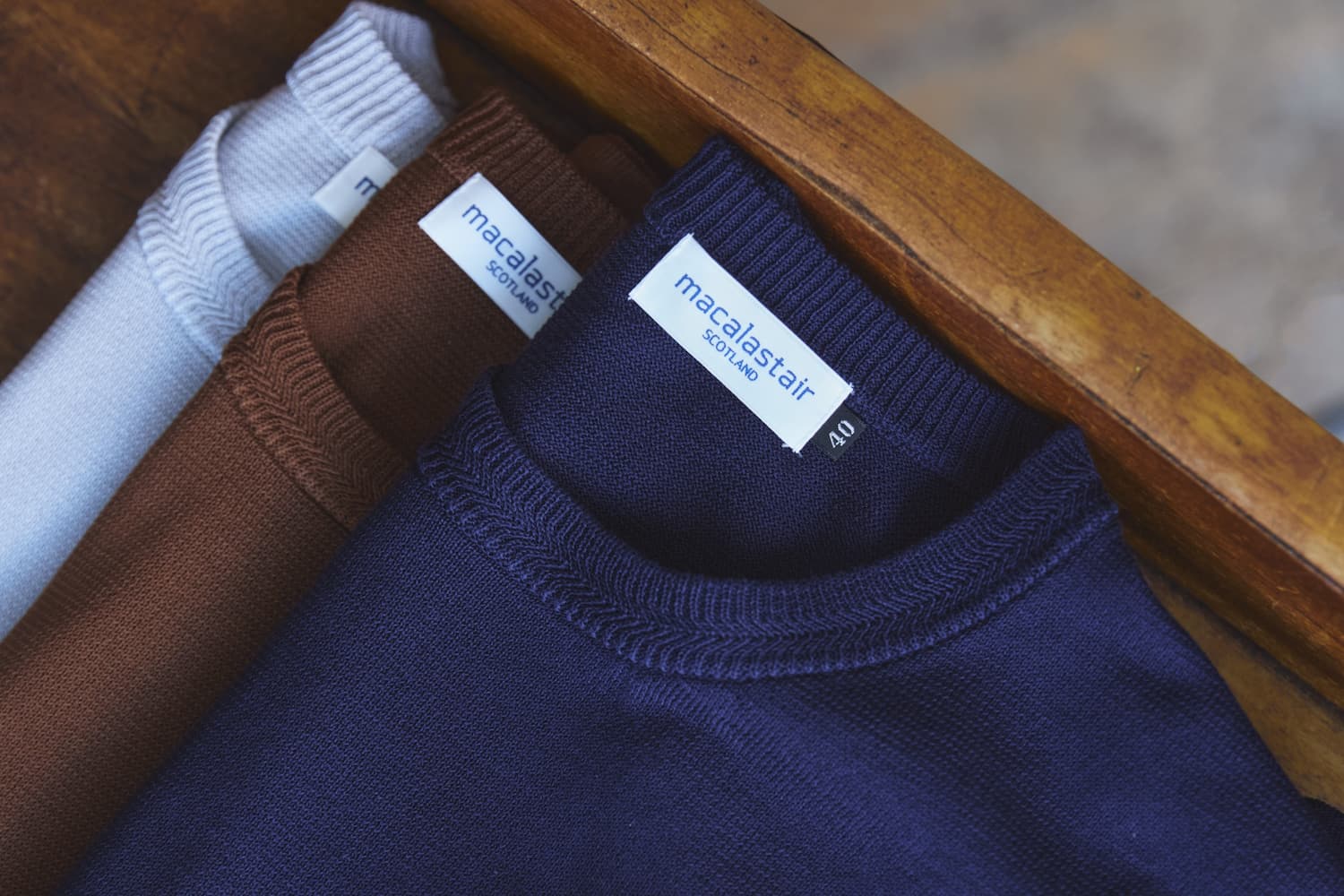 この春夏に着たい！ マカラスターの新作ニットは清涼なカラー＆肌