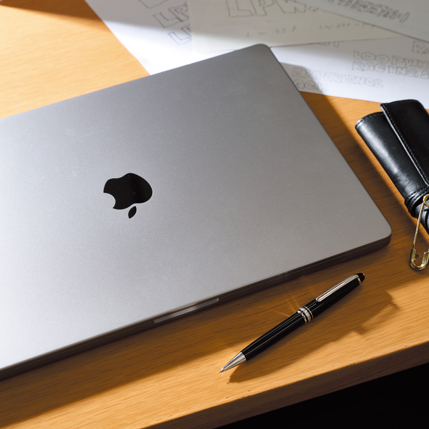 アップルのMacBook Pro 16インチ モンブランのマイスターシュテュック プラチナ クラシック メカニカルペンシル