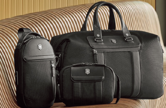 ビクトリノックス VICTORINOX コンパクトウィークエンダー コンパクト クロスボディバッグ