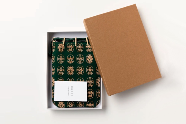 小さくてもインパクト大】伝統工芸×覆面レスラーの異色タッグの巾着