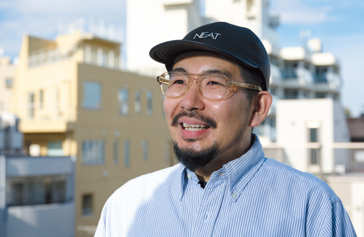 トップスより“頭から”。NEAT・西野さんが考える帽子×メガネの使いどころ【帽子とメガネのお作法】