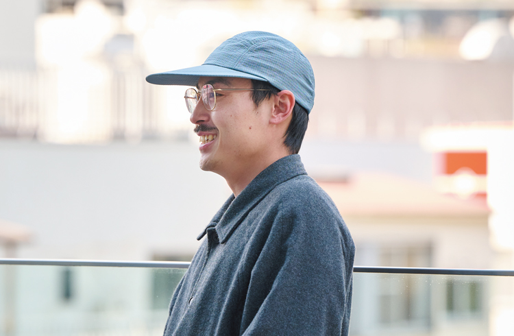 服がシンプルな大人こそ必須！ ビームス・百々さんの“アクセント的”小物使い【帽子とメガネのお作法】