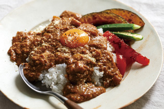 鶏、鯖、キーマなどカレーメニューが豊富