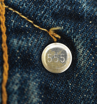 ボタン裏の555刻印