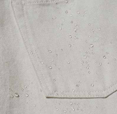 通気性が高いのに防汚&撥水機能付き