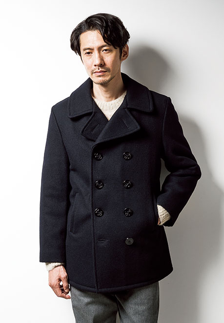 通常のPコートはよりカッチリ