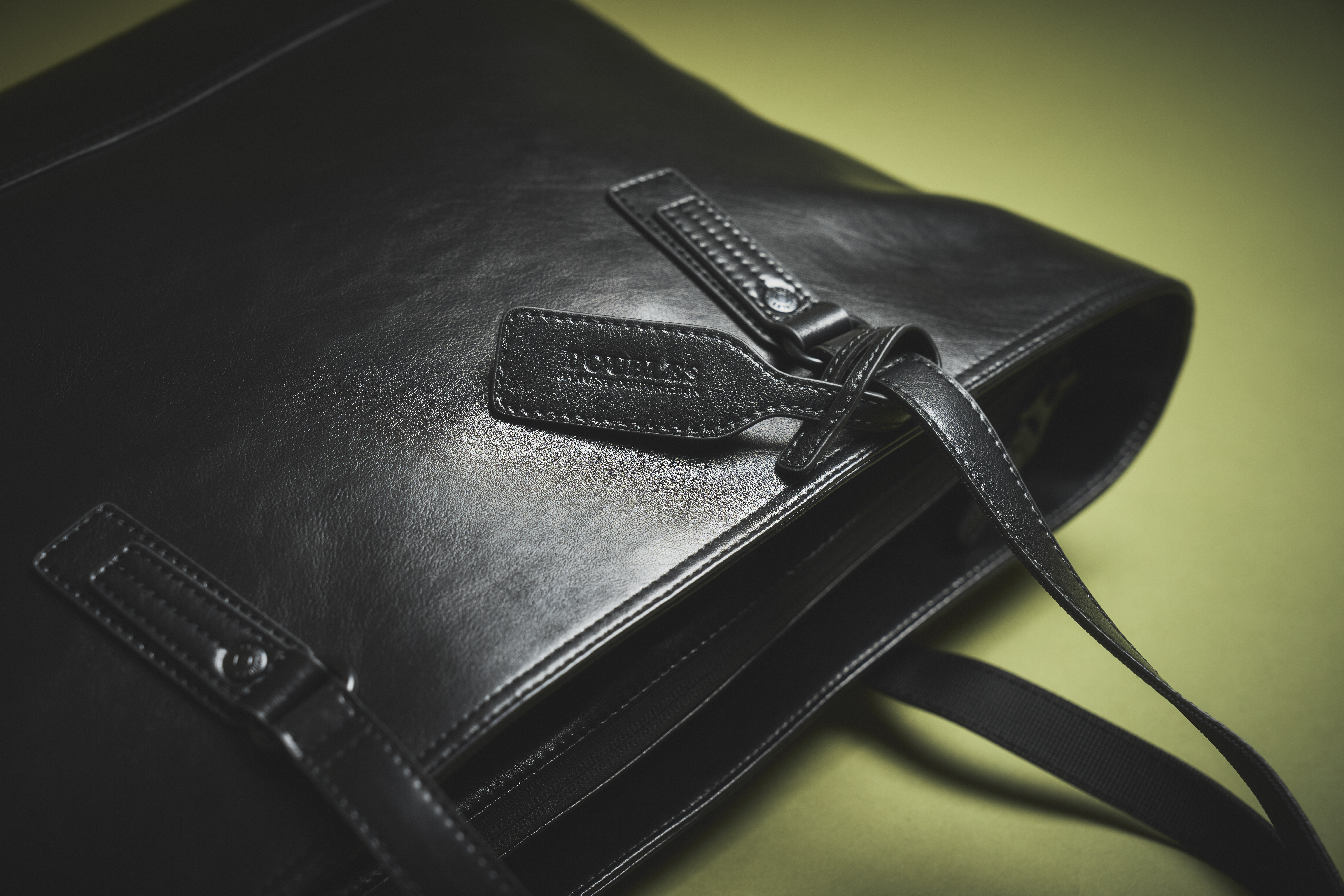 ボンデッドレザーファイバの艶