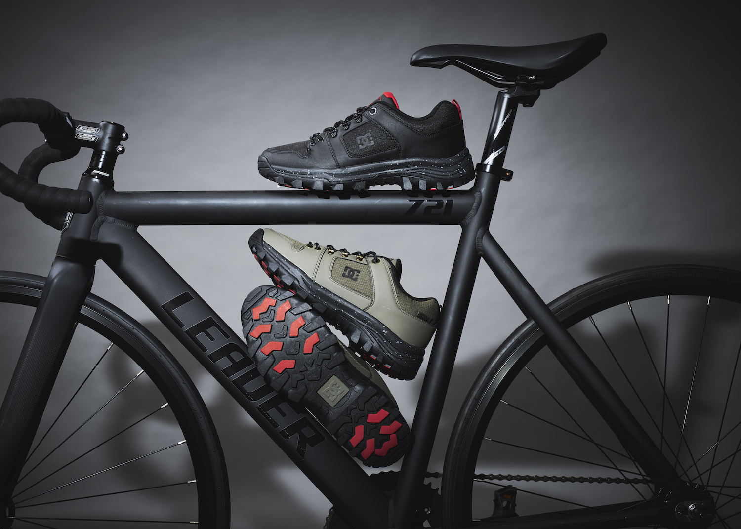 オリーブ×ブラックのカラー