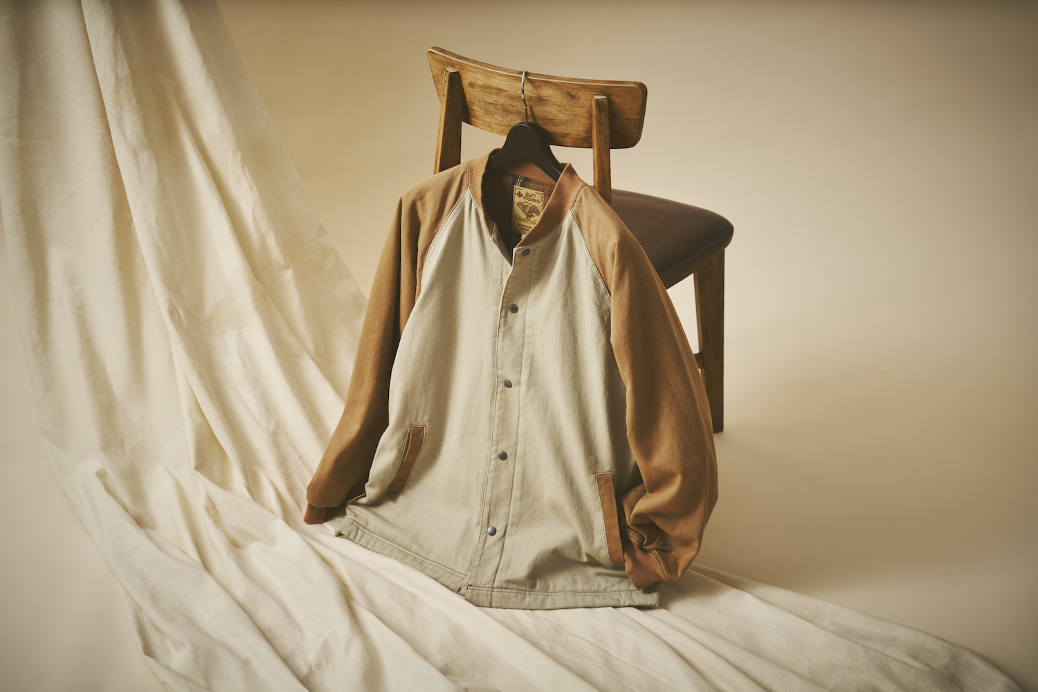 スタジャン型ノーカラージャケット