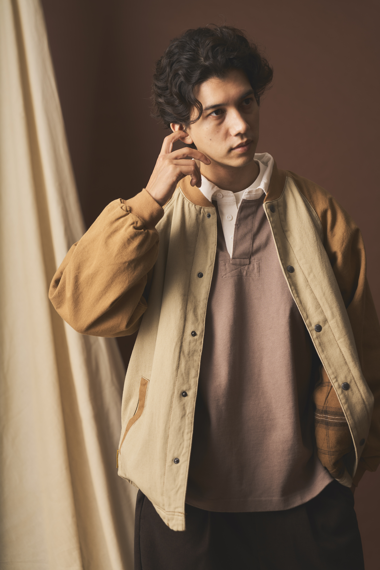 ノーカラーデザイン