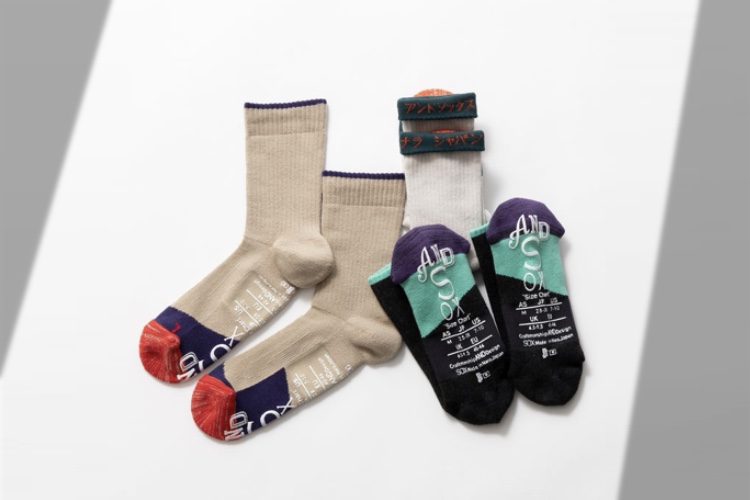 足元のアクセントにも！ アウトドアで快適なリバーシブル靴下