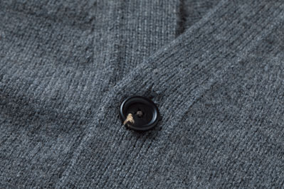 A1:A SWEATER IS ORDINARYセーターはふつうのもの。